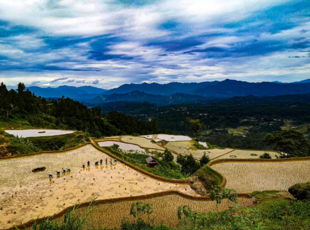 Отель Santai Toraja Рантепао Экстерьер фото